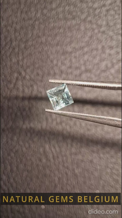 Topaze naturelle - Bleu ciel - 0,490 ct - carré - irradiée