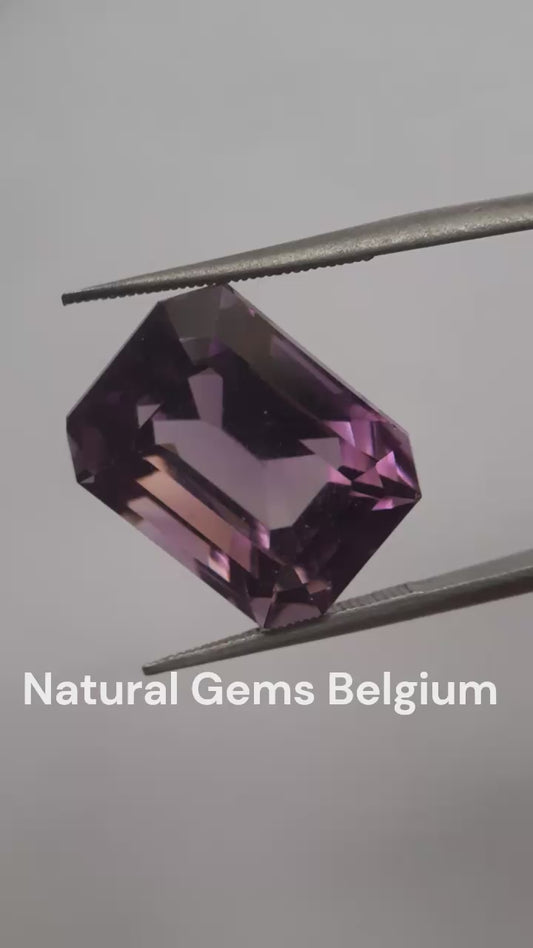 Natural pinkish purple Amethyst - 12.134 ct - octagon - certified natural