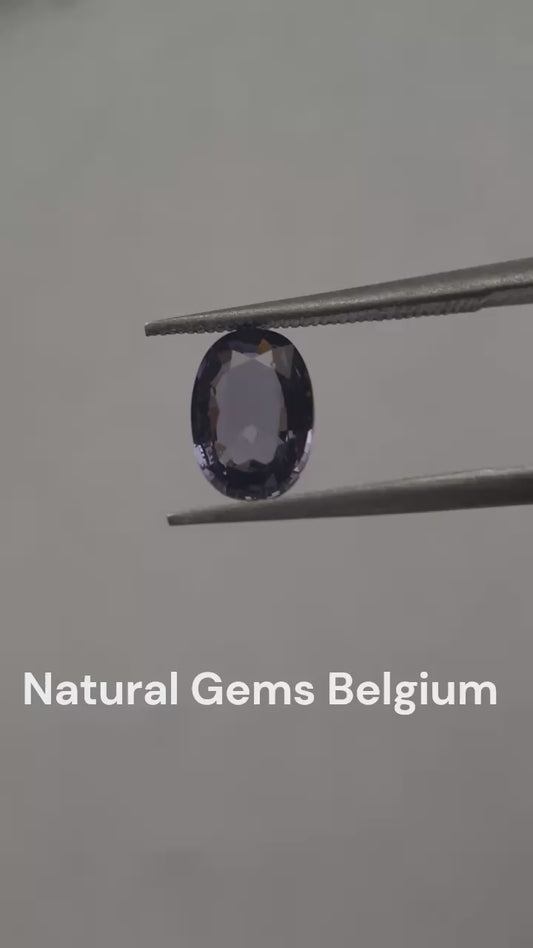 Natural violet spinel - 0.94 ct - oval - unheated - certified by NGB