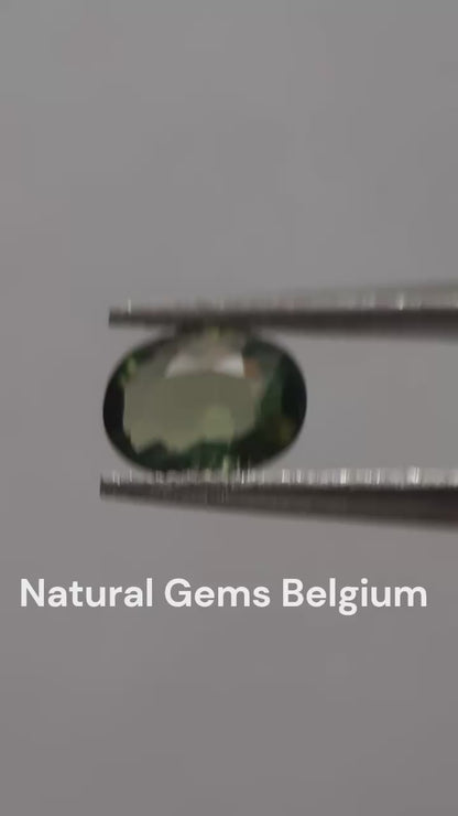 Natural green sapphire - 0.46 ct - Oval - heated - Australia - certified by NGB