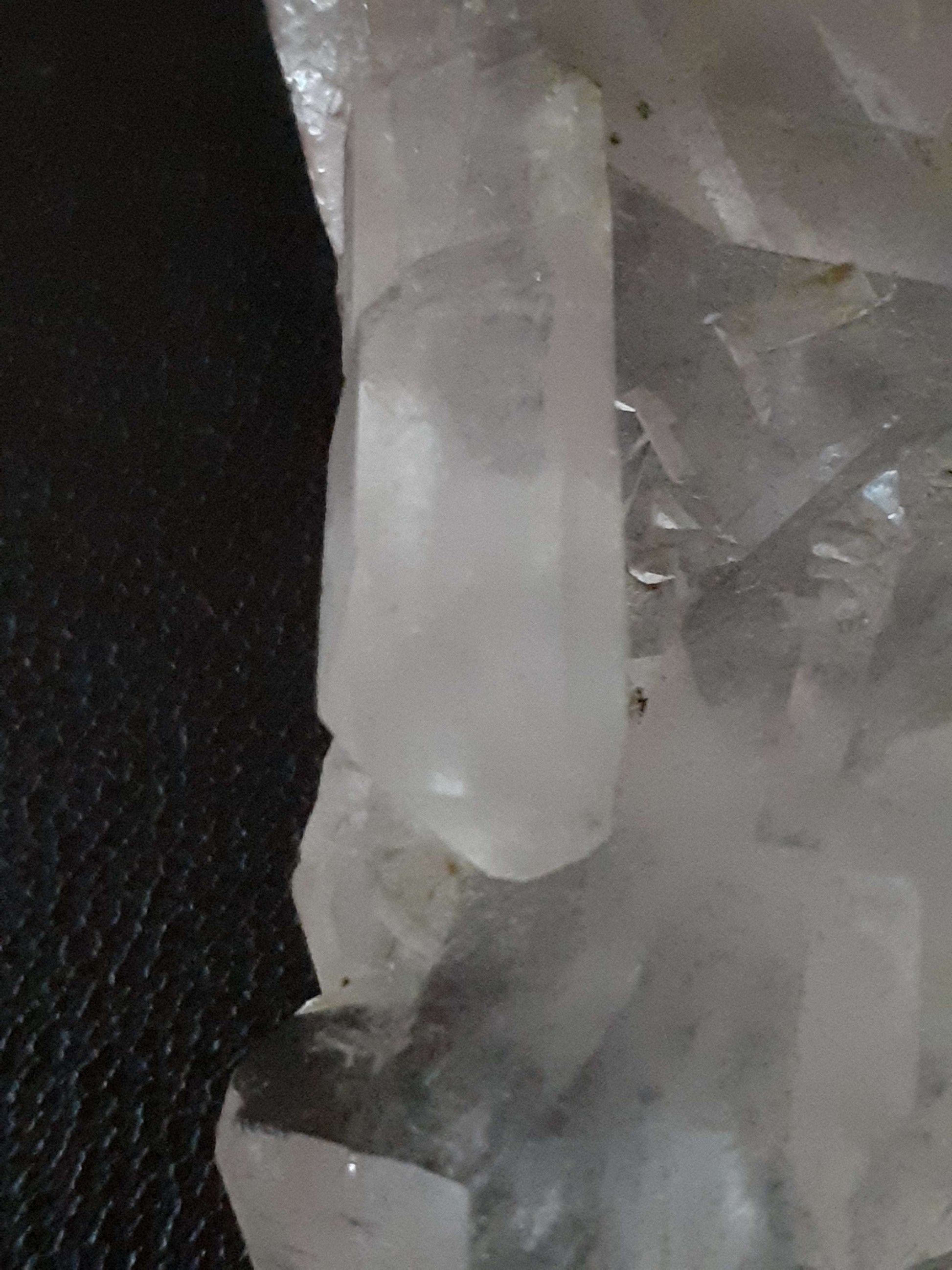 Specimen of natural Quartz, 331.75 ct - Natural Gems Belgium