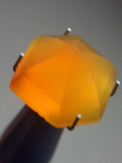 yellow orange Carnelian,rose cut, hexagon, 7.15 ct All Carnelian Gemstones - Faceted Carnelian Natural Gems Belgium