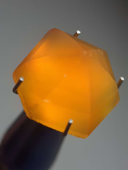 yellow orange Carnelian,rose cut, hexagon, 7.15 ct All Carnelian Gemstones - Faceted Carnelian Natural Gems Belgium