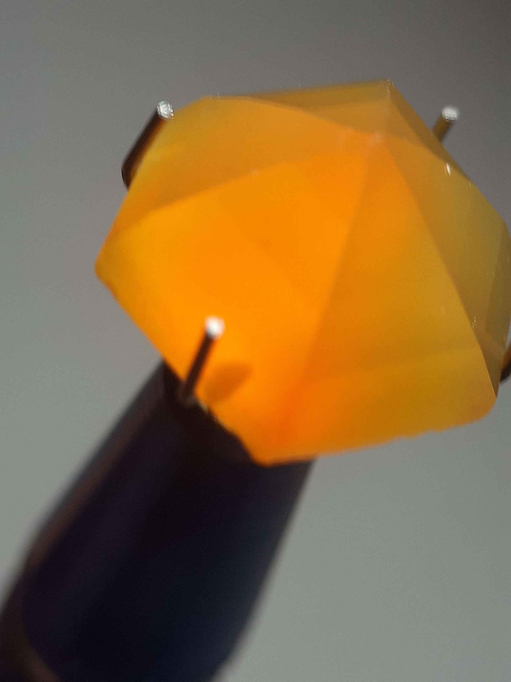 yellow orange Carnelian,rose cut, hexagon, 7.15 ct All Carnelian Gemstones - Faceted Carnelian Natural Gems Belgium