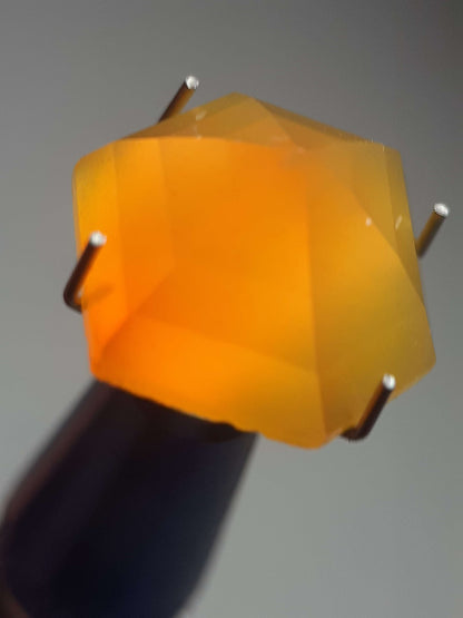 yellow orange Carnelian,rose cut, hexagon, 7.15 ct - Natural Gems Belgium